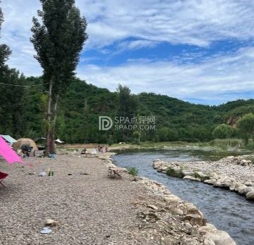 假日星空露营基地